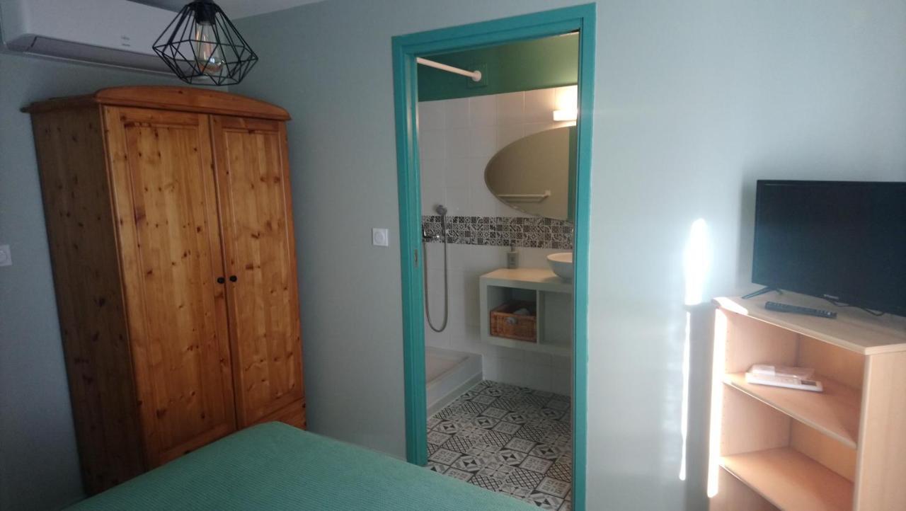 L'Esperluette En Camargue Bed & Breakfast Uchaud ภายนอก รูปภาพ
